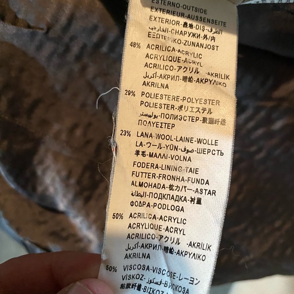 Wool coat. - Picture 13 of 13